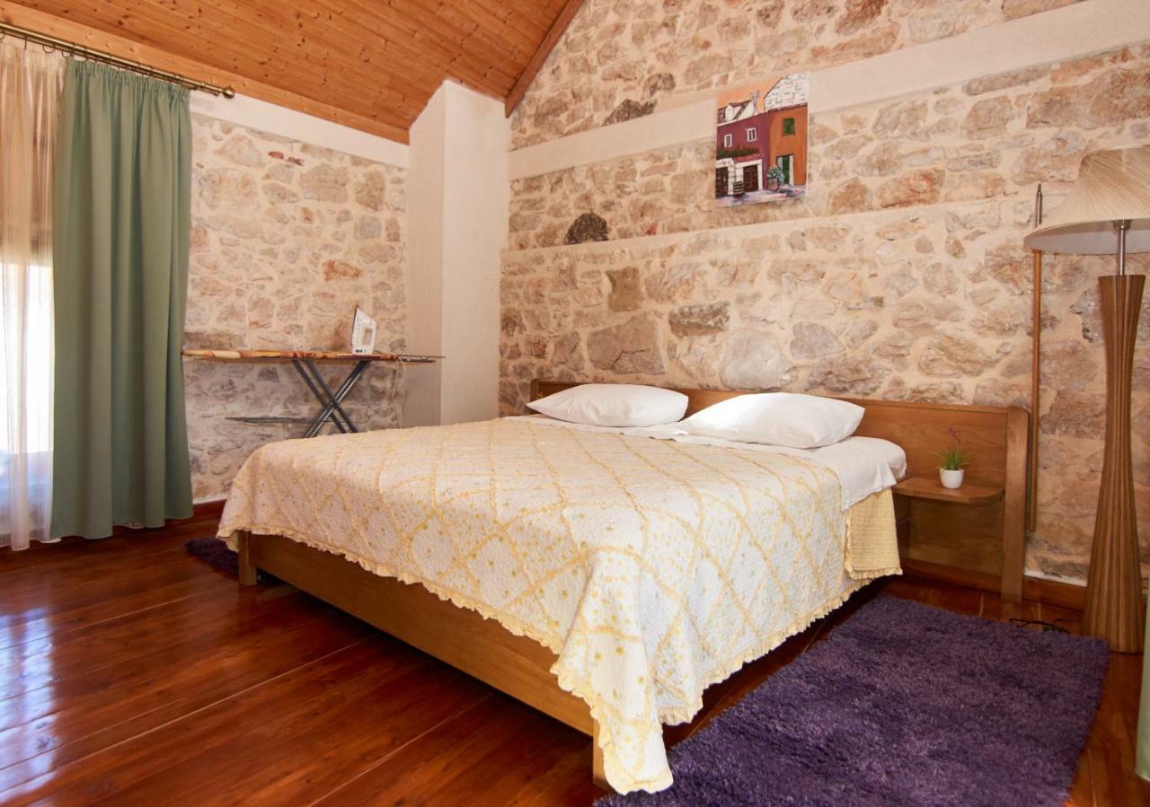 Villa Dalmatian Stone House à Krapanj Extérieur photo